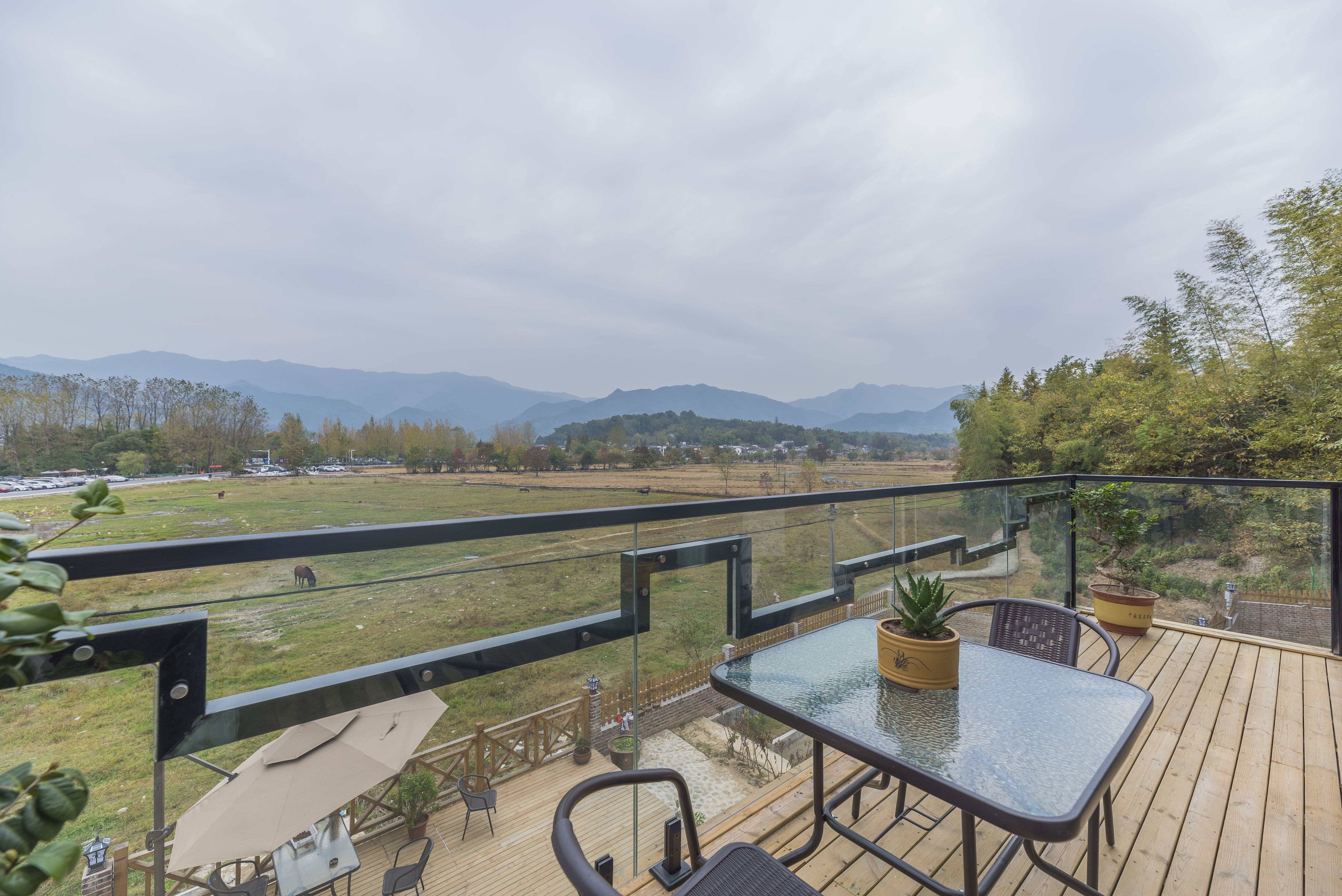 沐风·田园阳台大床房（榻榻米茶台）