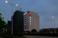 Borrman Hotel (Xuwen Port Wharf) Hotels near Hai'angang