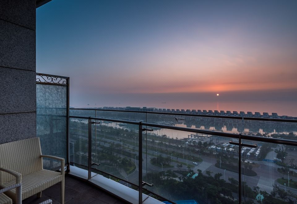 豪华海景大床房（180°海景，带阳台）