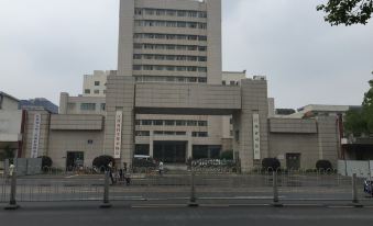 Lvcheng Hotel (Bayi Square store)