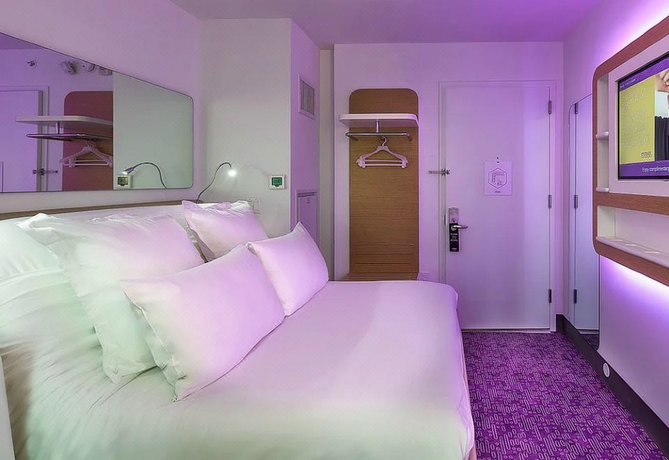 Yotel New York Times SquarePremium Queen Room with View