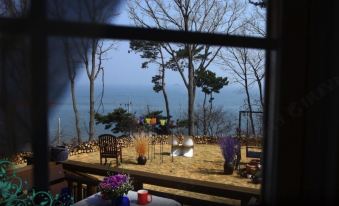 Poetisland Pension Taean