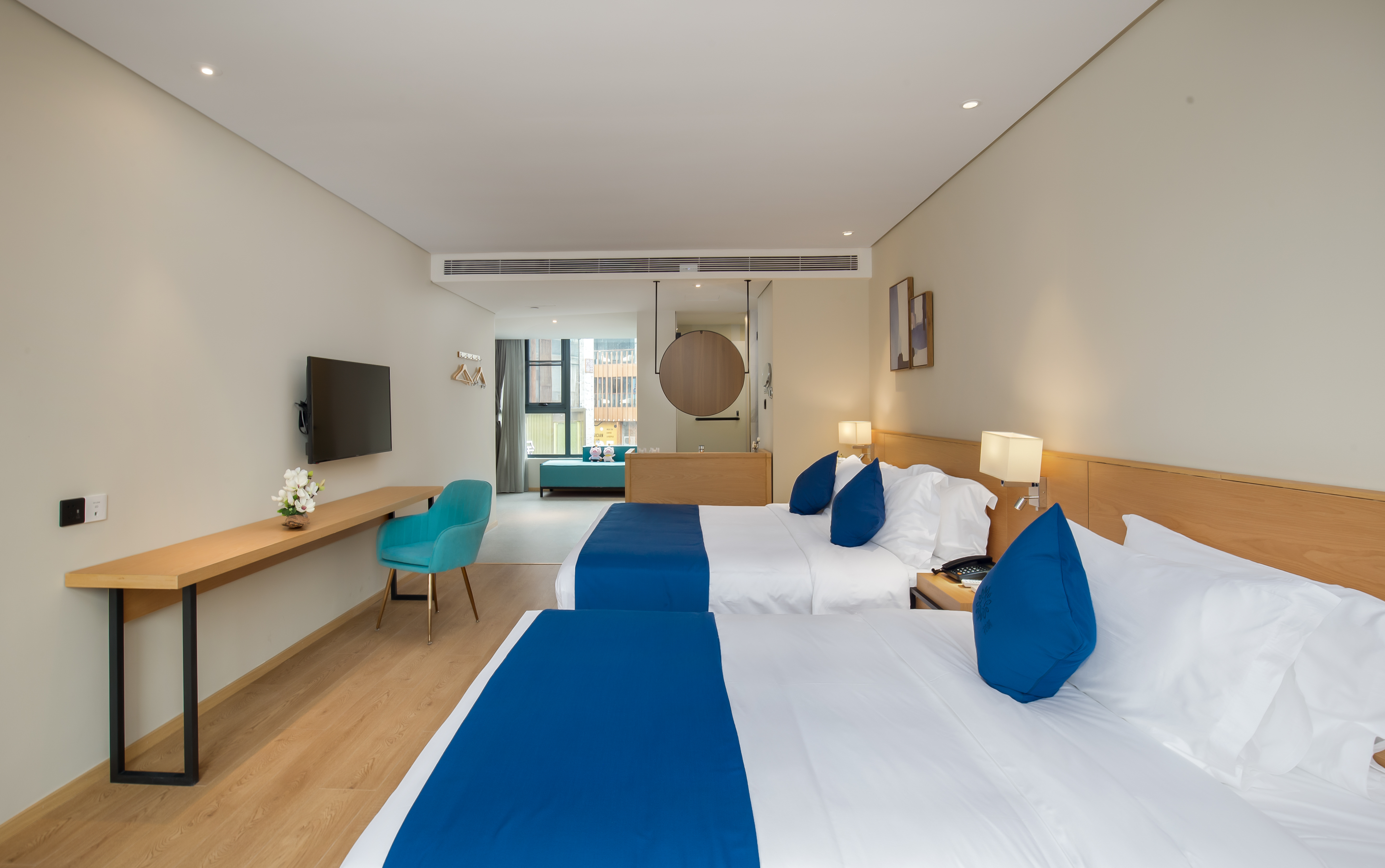 Floral Hotel · Memorize Scene Yangshuo West Street hotel亲子家庭套房『山景+休闲沙发』