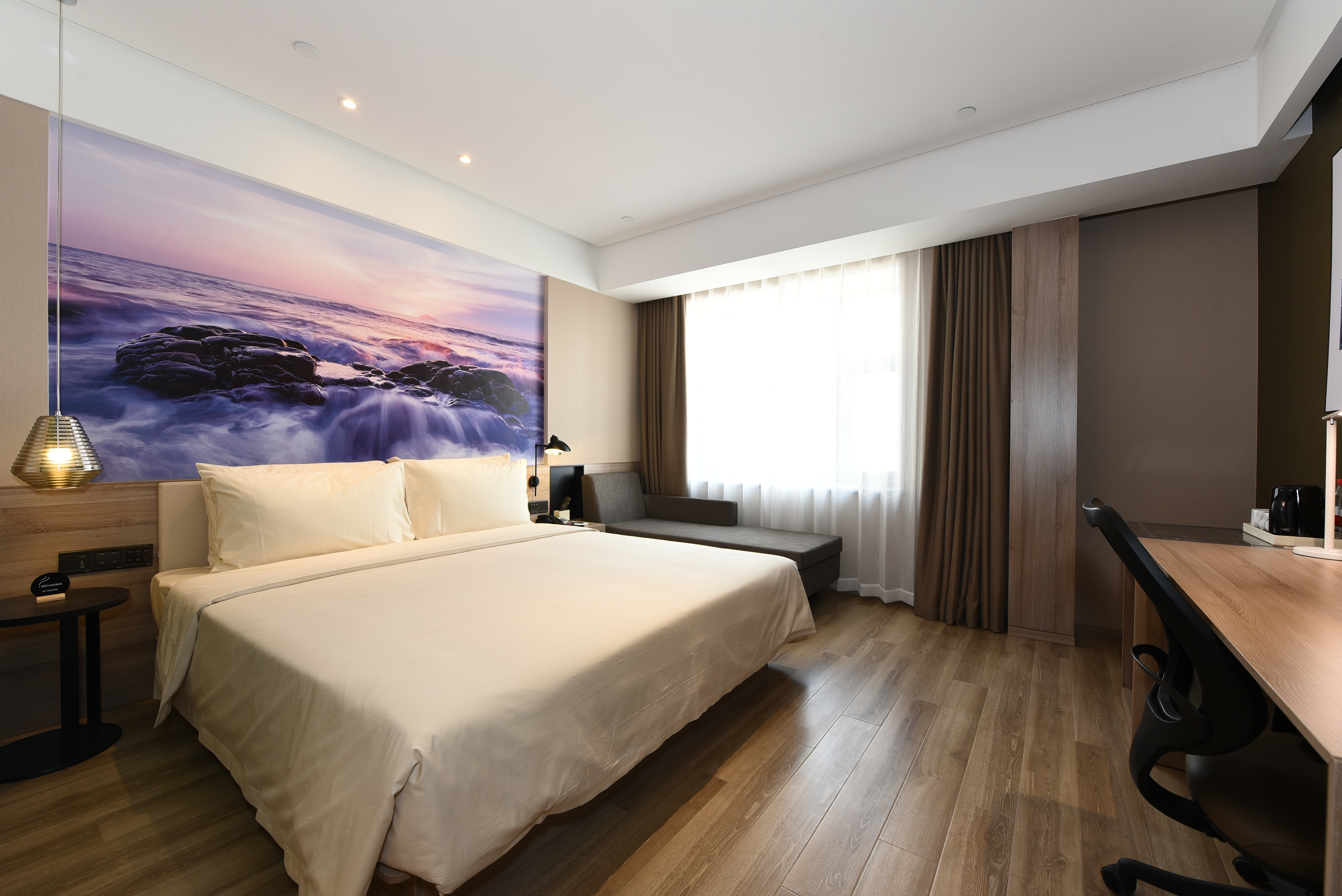 高级大床房（小冰箱+手机投屏）