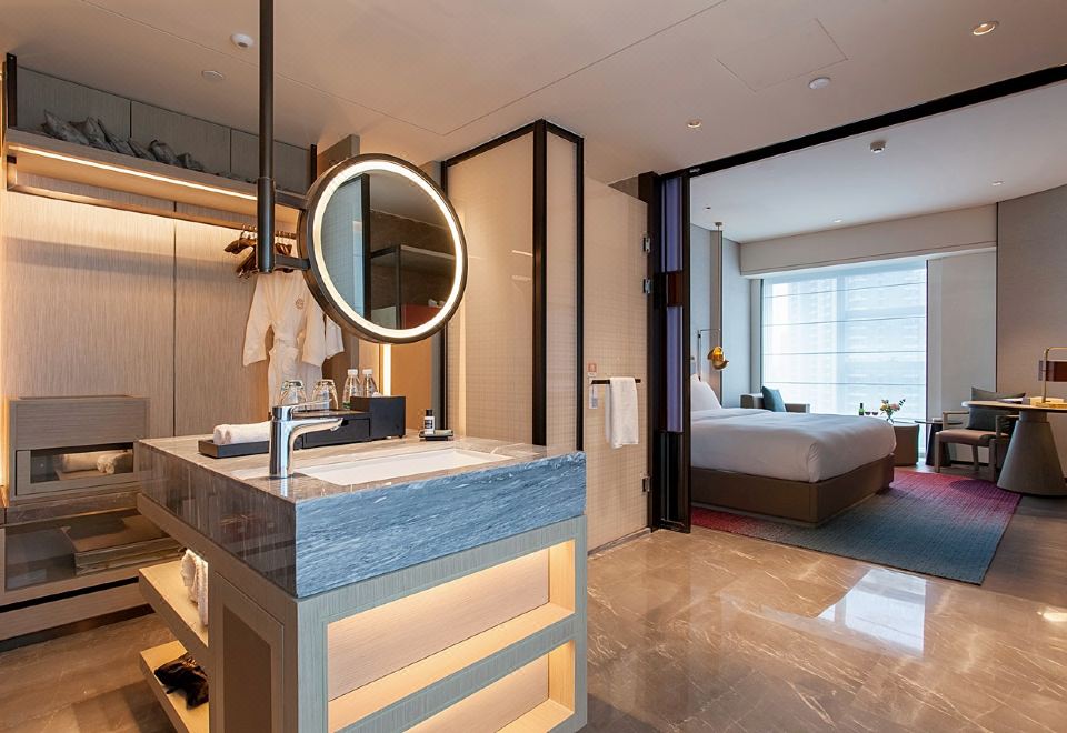 商务城景大床房（观鹭岛城际风光）