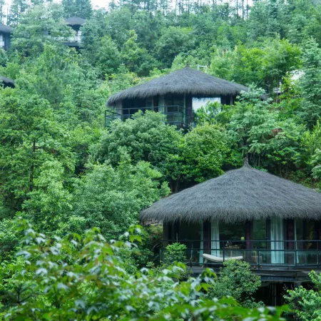 naked Stables Resort Отели в г. Дэцин