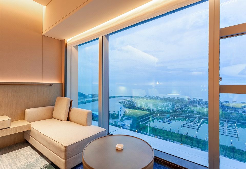 行政海景双床房（180度全落地窗看海景日出）