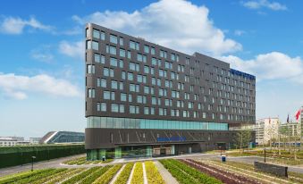 The tall front of a large building offers a scenic outside view at Novotel Shanghai Hongqiao