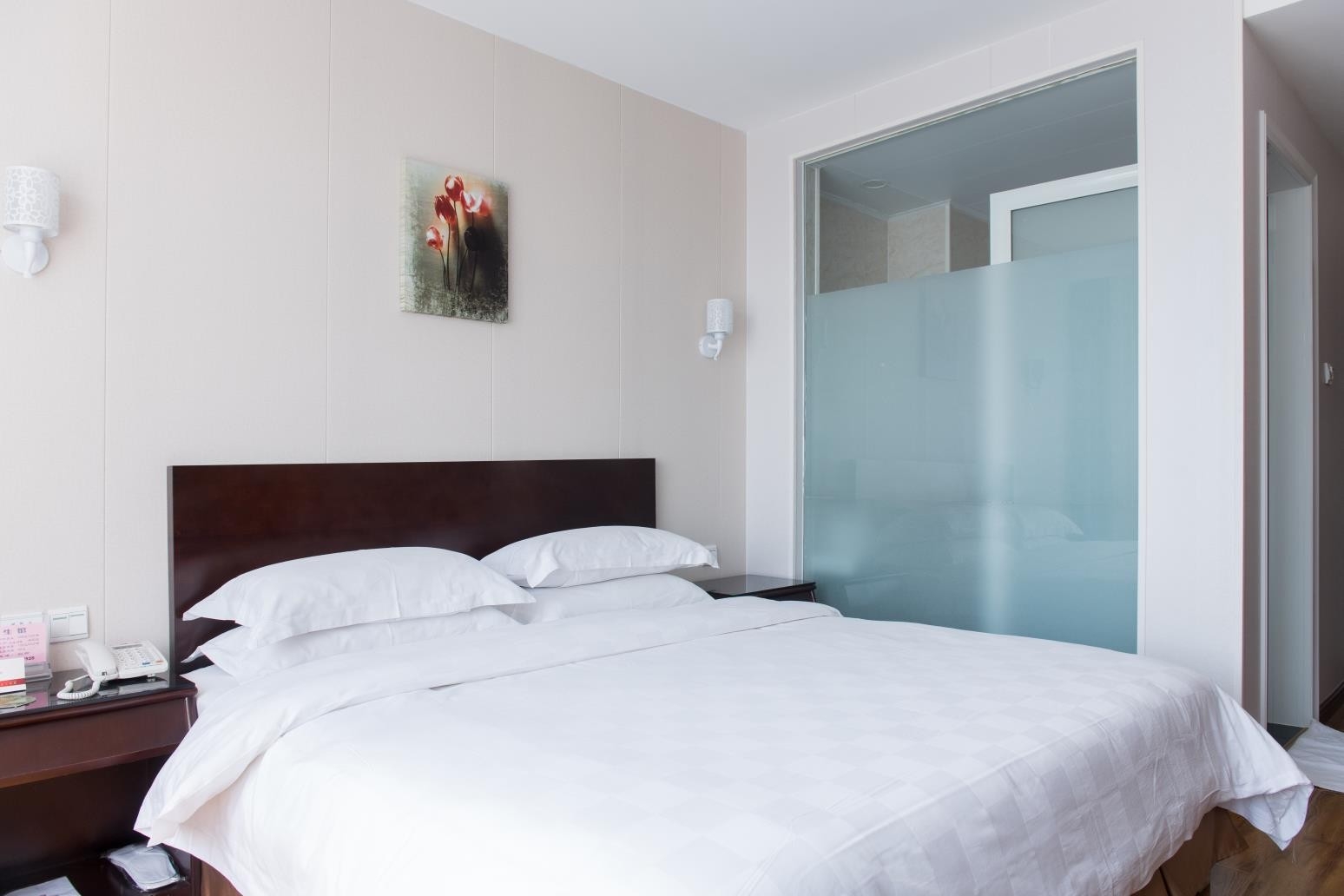 C.S. Sunshine Hotel阳光丽致大床房「舒适好眠」