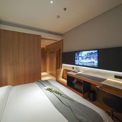 特惠-設計師大床房 盈舍輕奢酒店（深圳東門國貿地鐵站店）優惠