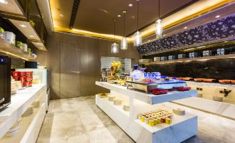 The restaurant features tables and food displayed on the counter, creating an open concept dining experience at Yishang PLUS（Guangzhou Beijing Road Pedestrian Street）
