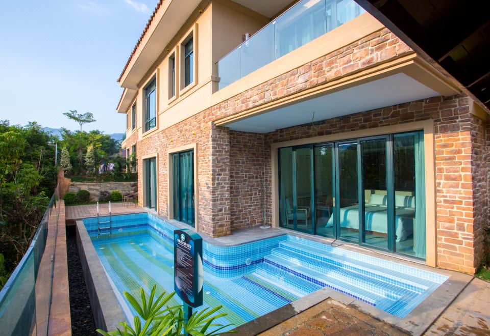 Regal Palace Hot Spring Hotel GuangzhouV16 Villa - 5-Room (Private pool, soaking tub, mahjong)