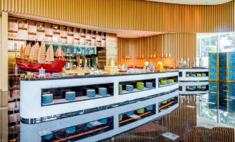 The lobby lounge at Person's in Singapore is a popular dining destination at Hisilk Artwork Center Fliport Coso Hotel
