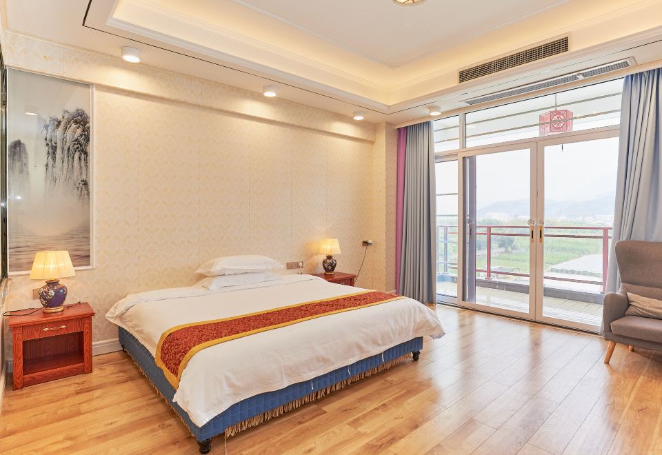 豪华温泉房大床