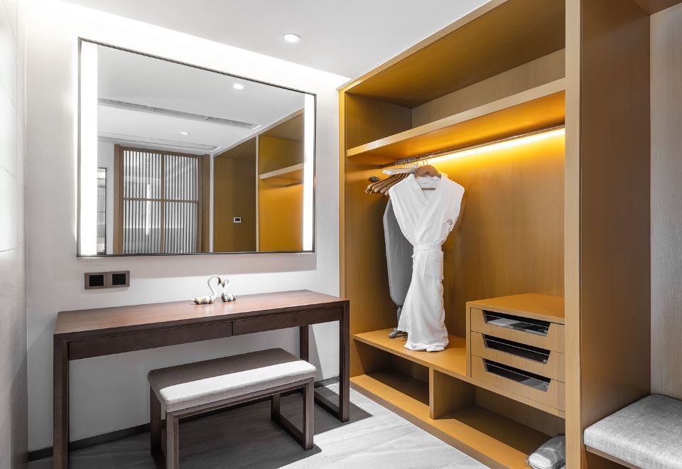 跃层二居室泳池套房（二室一厅+浴缸）