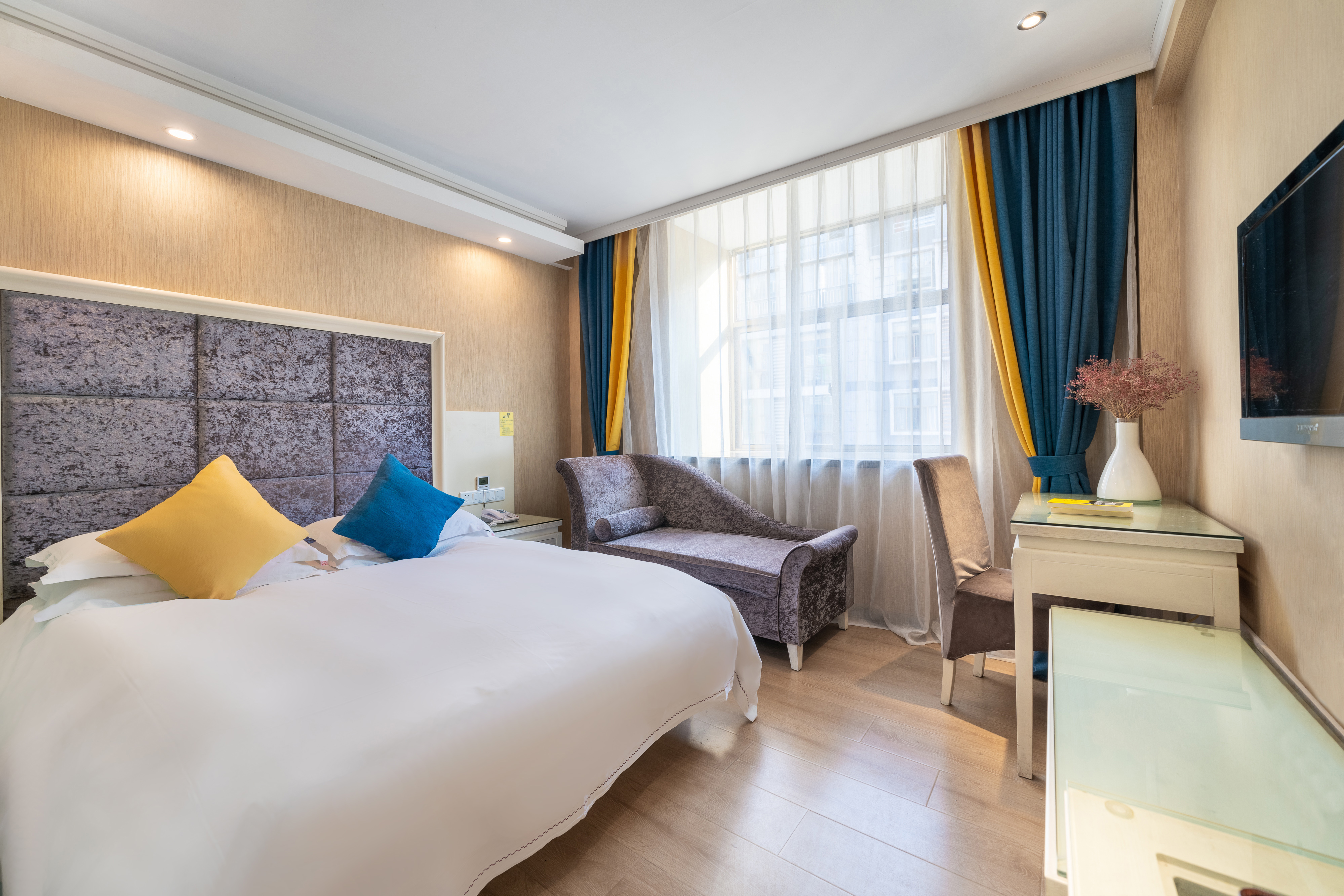 Wanzi Hotel精緻大床房【零壓助眠床墊+通透採光】