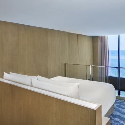 1 King Bed, Sea View, Club Lounge Access, Balcony,  1-Bedroom Bi-Level Suite (Duplex)