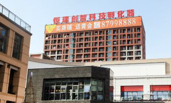 Honeymoon Hotel (Wuhan Canglong Island Hubei University of Economics)