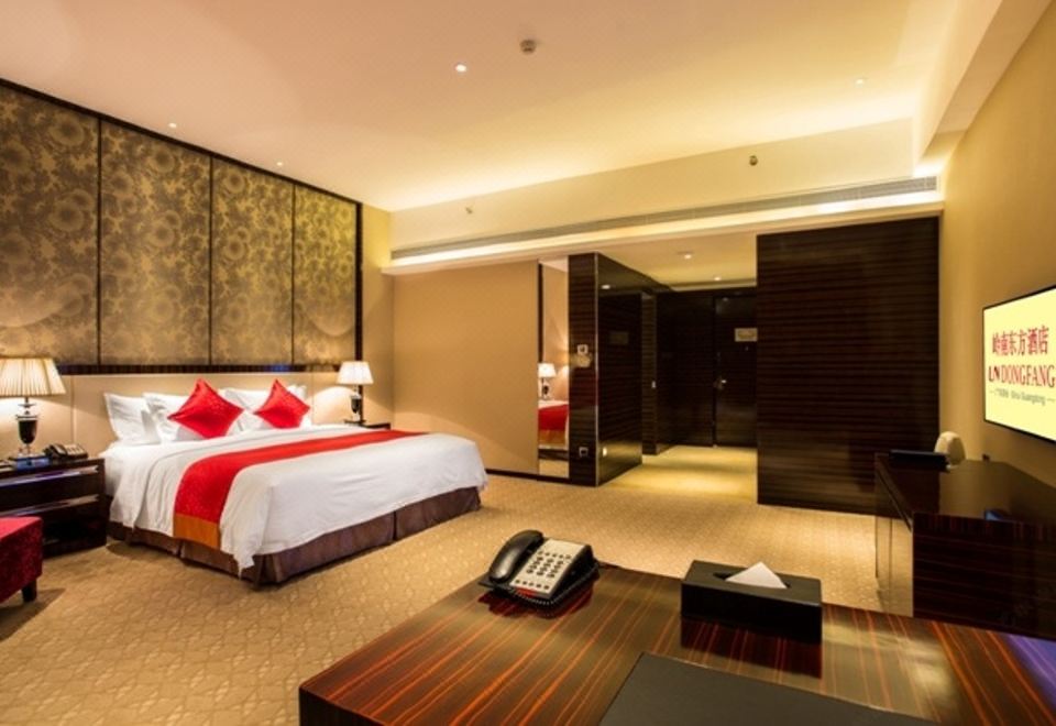 Green Turf King Room