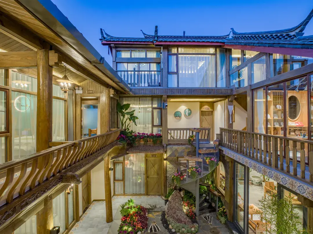 Yishu·designer Light Luxury Vacation B & B - Lijiang