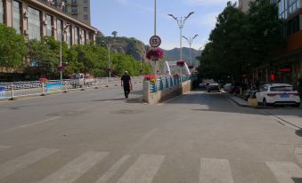 Chengde Yiju Hotel (Railway Station)