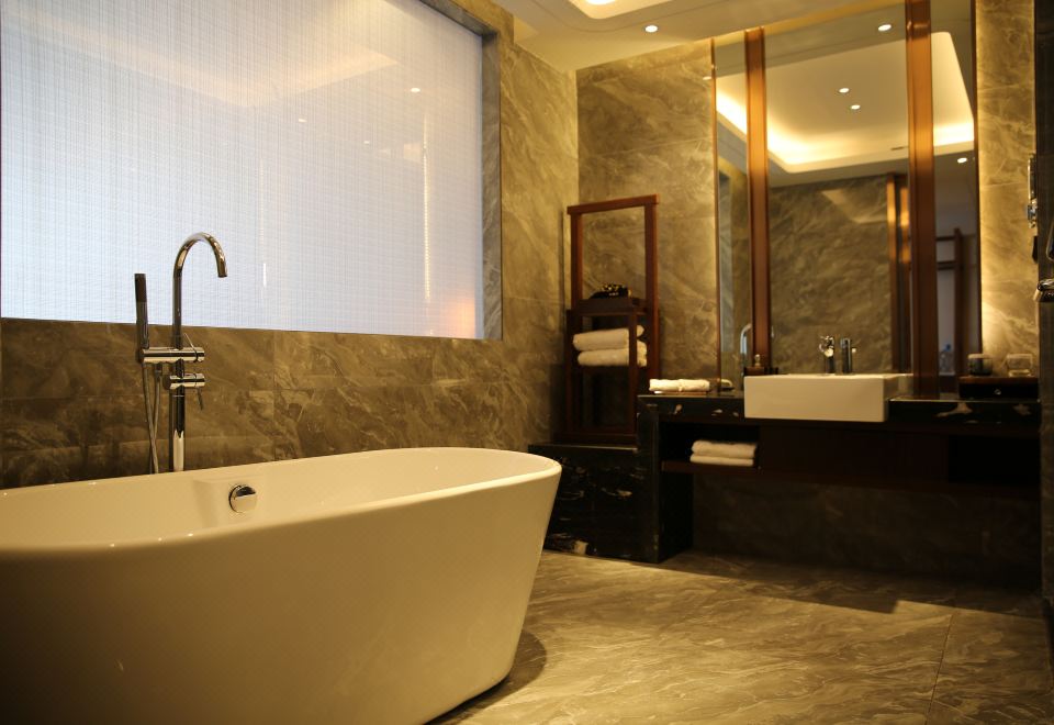 Huayang International HotelDeluxe Family Room