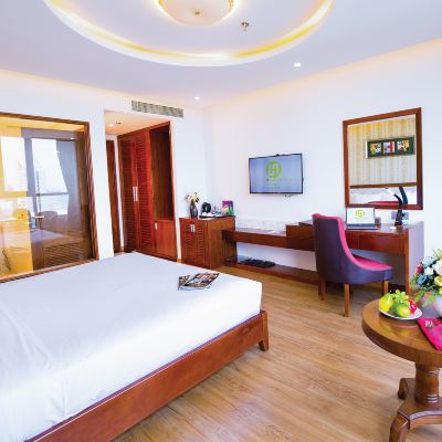 Deluxe Double Room with Partial Sea View