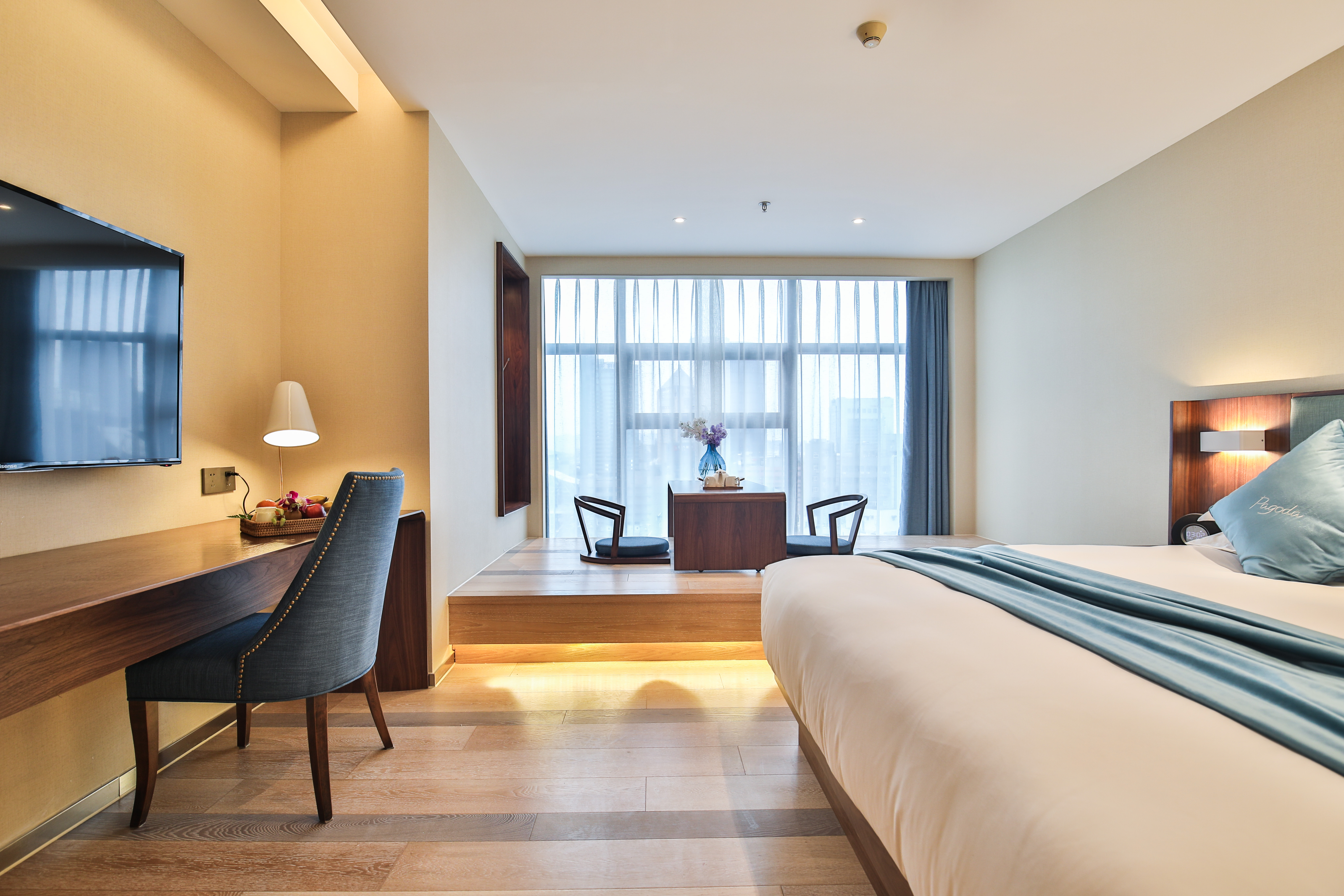 Pagoda Hotel Hangzhou West Lake Wulin和式大床房+榻榻米会客区+全景玻璃视野