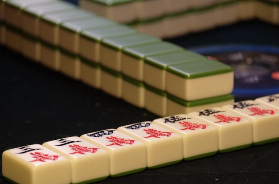 4D环绕立体声影咖房（乳胶床垫+阳台+晾衣杆+小冰箱）