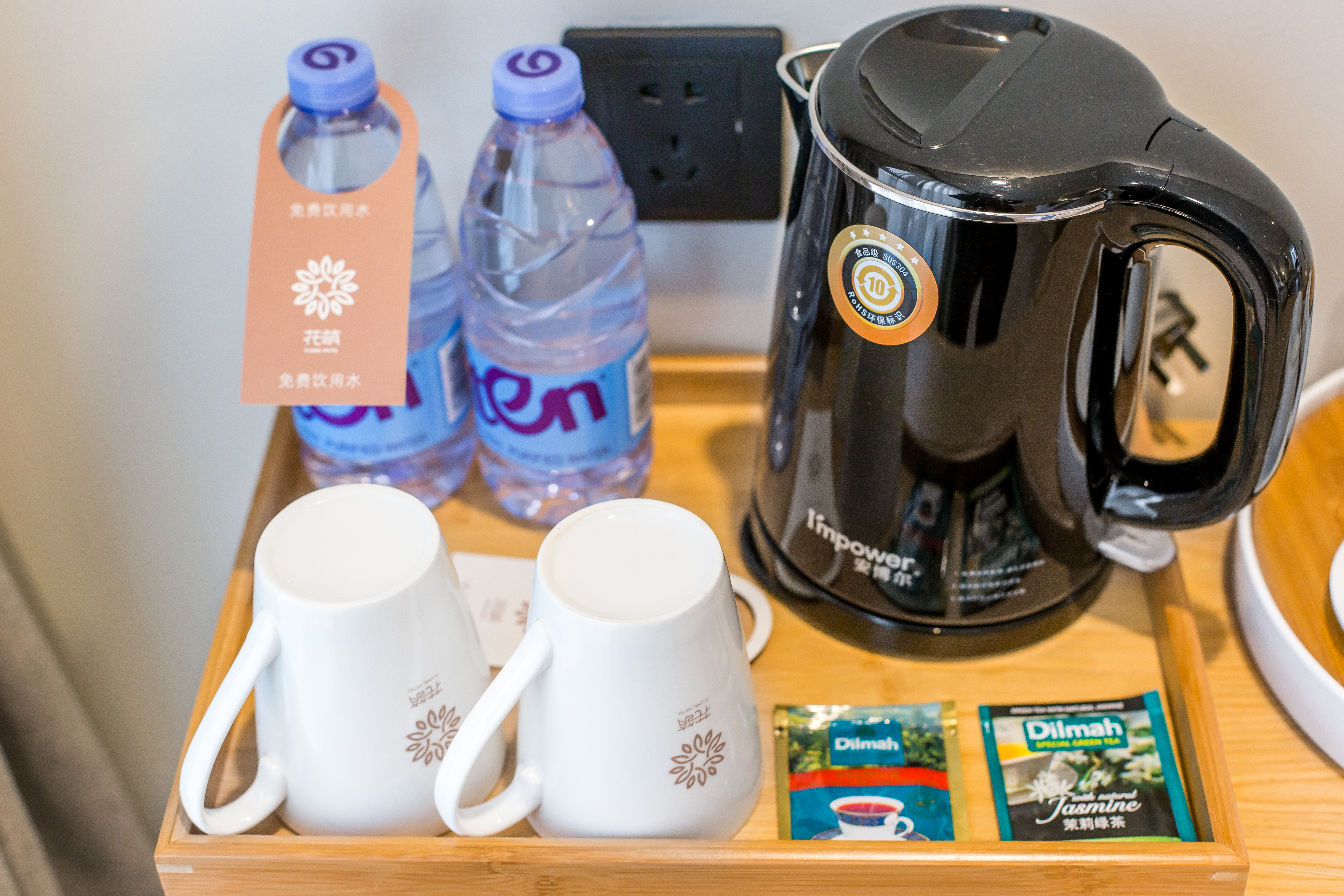 Floral Hotel · Memorize Scene Yangshuo West Street hotel亲子家庭套房『山景+休闲沙发』