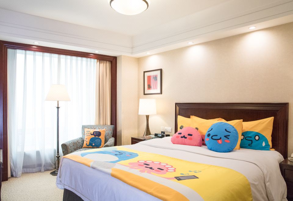 Lakeview Xuanwu HotelDeluxe Family Friendly Suite - City-View