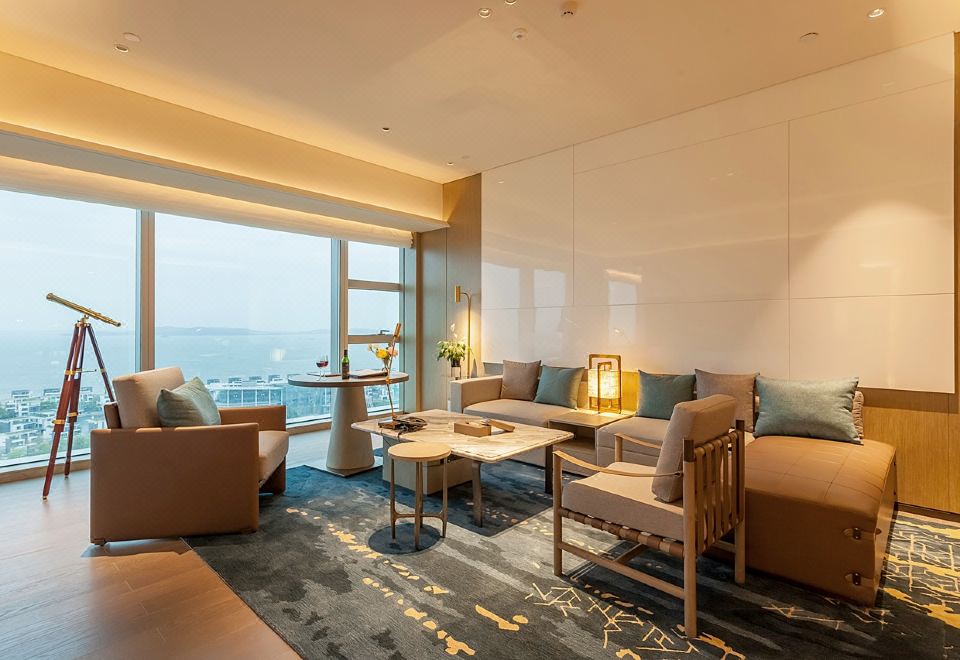 豪华海景套房（180度全落地窗看海景日出）