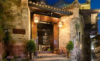 Qinglian Riverside Light Luxury Hostel