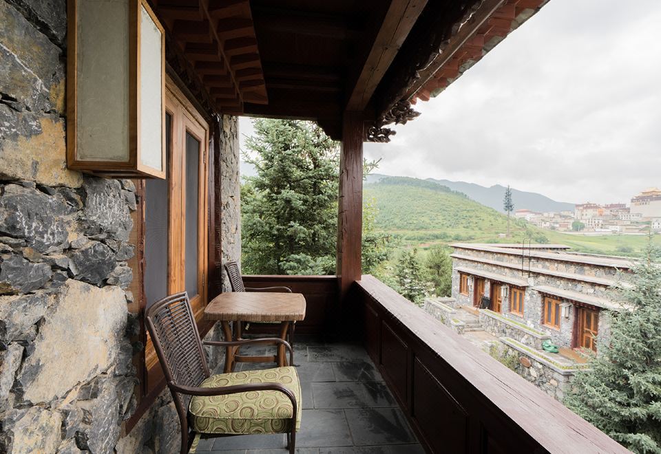 Songtsam Shangri-la LinkaDeluxe Double Room