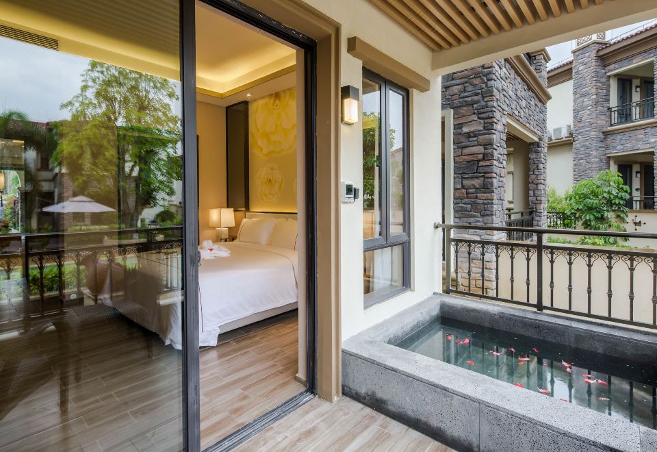 Yuetianxia Hot Spring HotelHot Spring Villa Big Bed Room