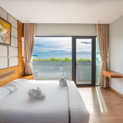 Deluxe King Room With Sea View