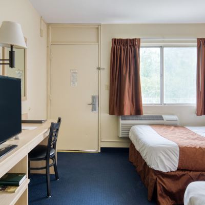 2 Double Beds, Mobility Accessible, Roll-in Shower, Non-Smoking