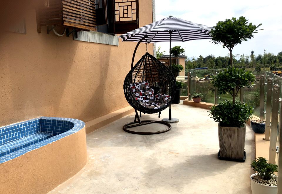 和瑞露台双床房