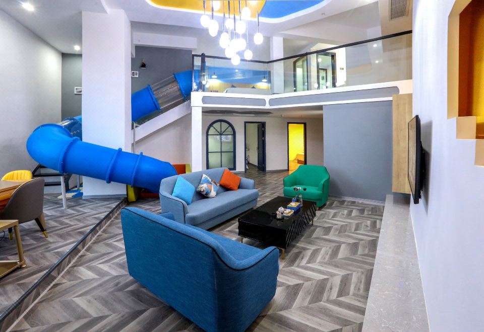 自由夢·Loft藍調滑梯大套房【洗衣機+小廚房+冰箱】