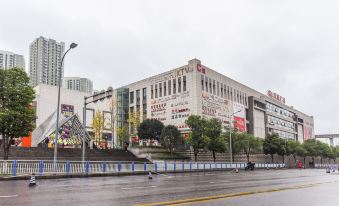 Chongqing Xinhe Express Hotel (Lianhua Light Rail Station)