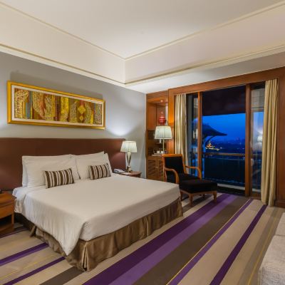 Club Deluxe King Room Lake Or Pagoda View