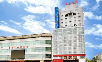 Longyun Hotel (Harbin Railway Station Square)