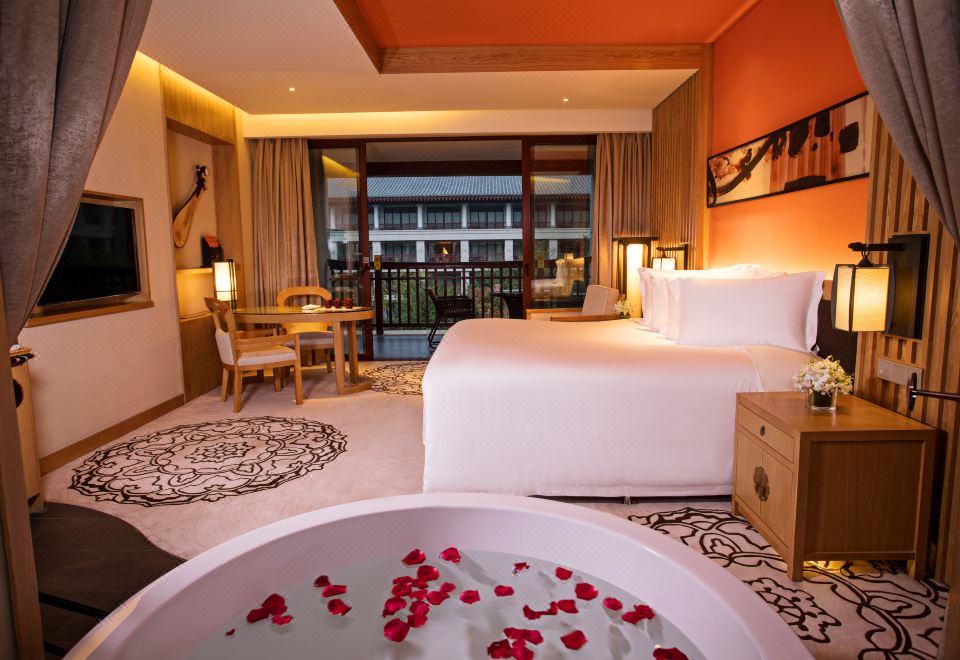 御璟大床房（圓形浴缸·落地窗·獨立陽台）