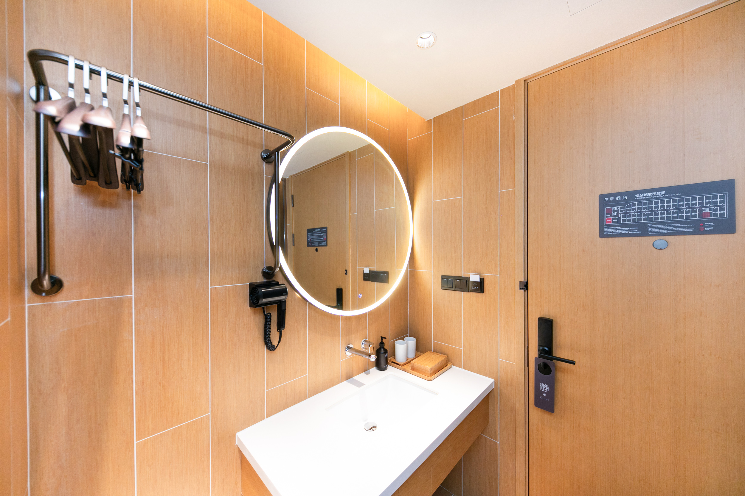 大床房 （65寸投屏大电视+金可儿床垫+质心洗护）