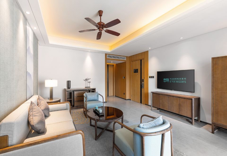 跃层二居室泳池套房（二室一厅+浴缸）