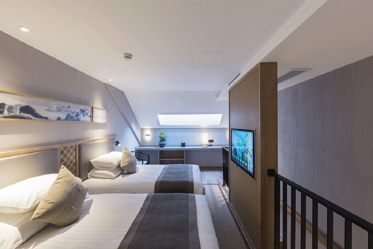 阳台复式家庭房