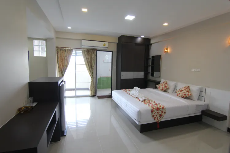 ห้องดีลักซ์ เตียงใหญ่ 1 เตียง