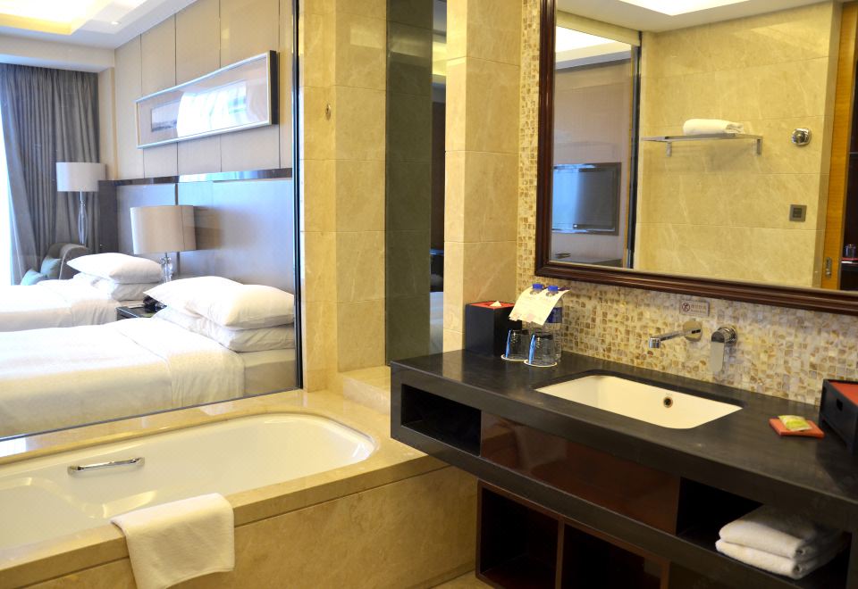 Four Points By Sheraton Langfang GuanExecutive Room (2 Beds)