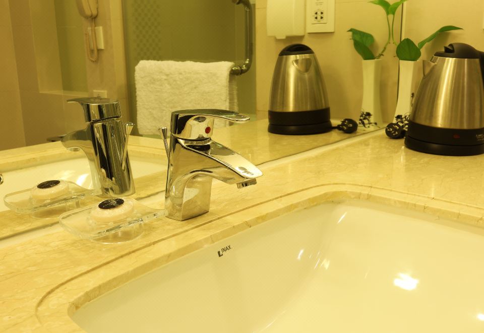 尊贵城景三人房