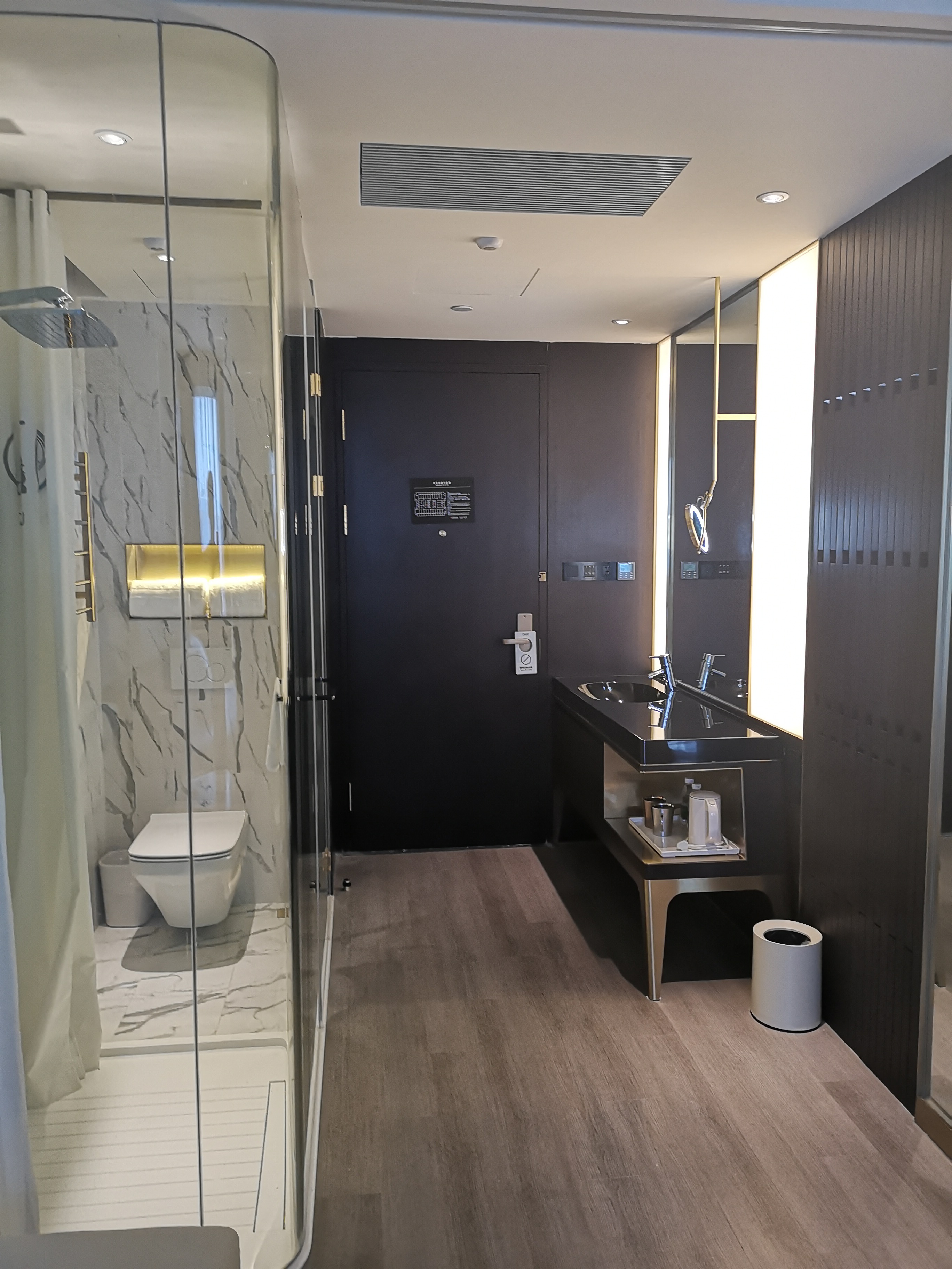 高级大床房（德国汉斯格雅衞浴+乳胶床垫+手机投屏）